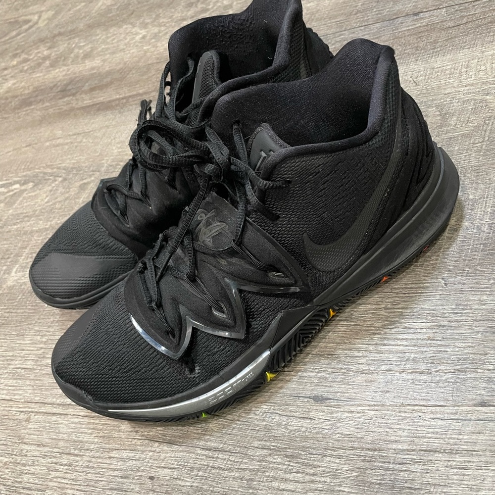 Kyrie 5 neon sole size 11.5